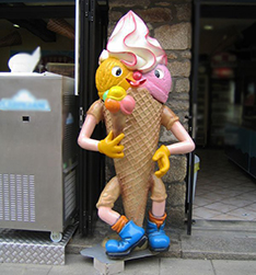 New design cartoon ice cream cone statue